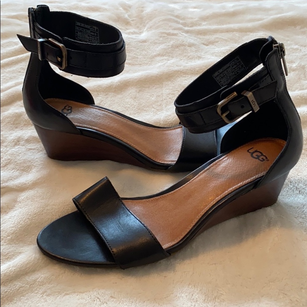Ugg Australia leather open toe Zoe sandal Sz 8